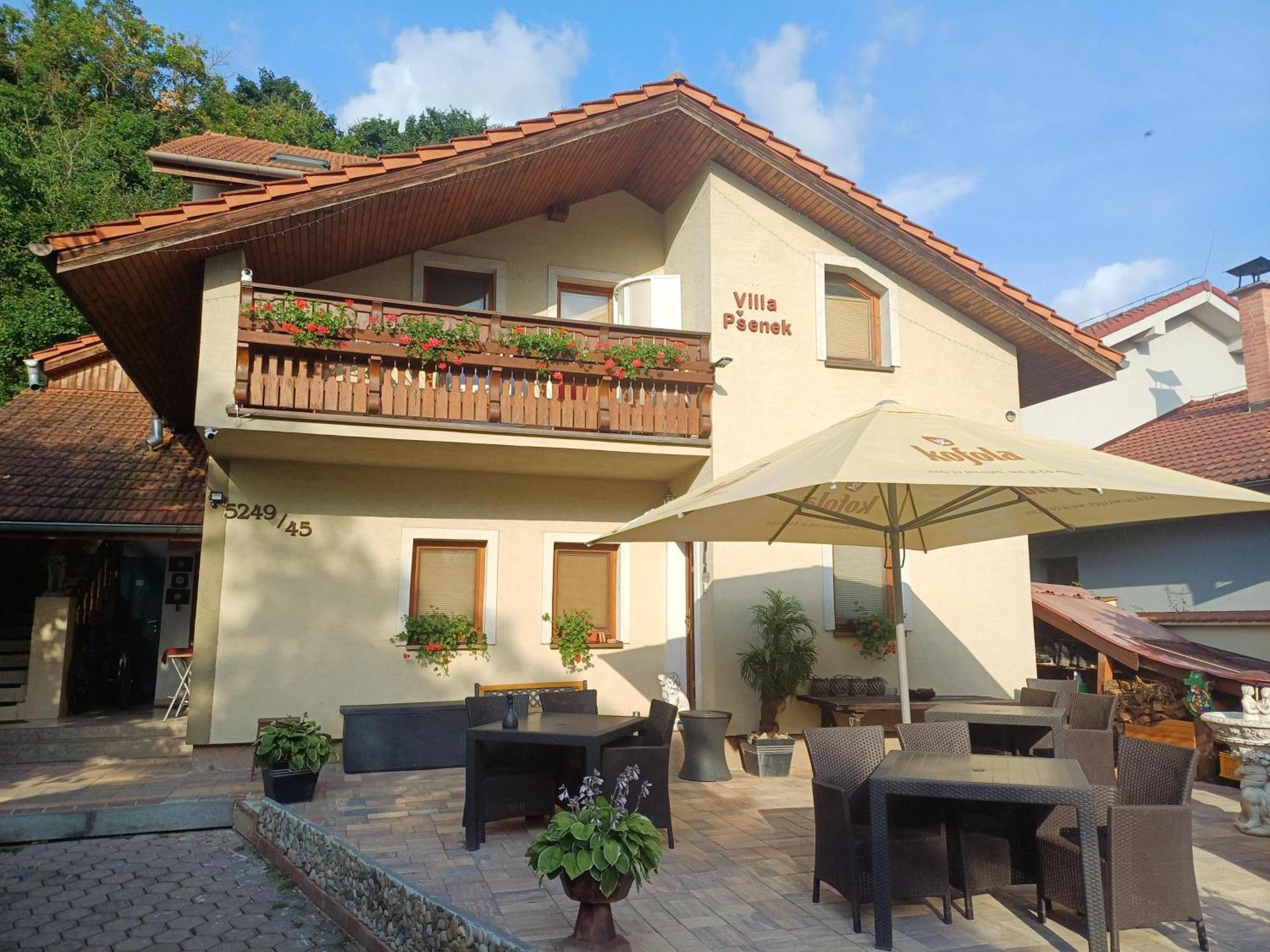 Villa Psenek Banka Exterior photo